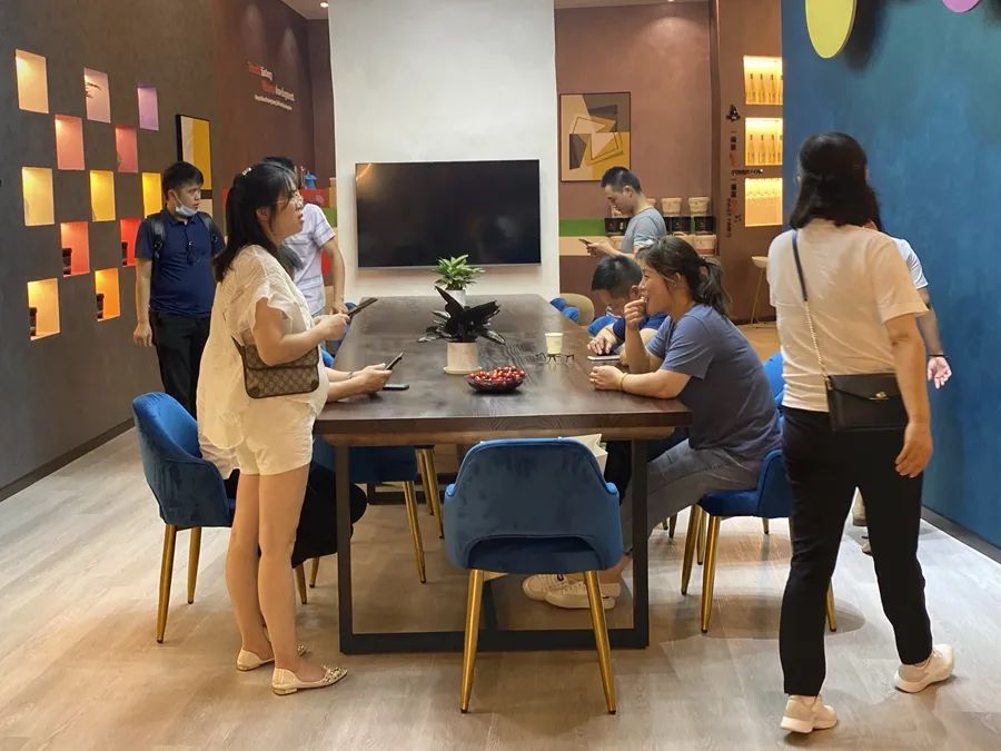廣州建博會第2天，帝卡斯&威尼托展館持續(xù)火爆！